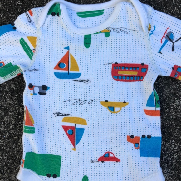 3/$10🌿 M&S Vehicles Baby Bodysuit (2) - Picture 4 of 6